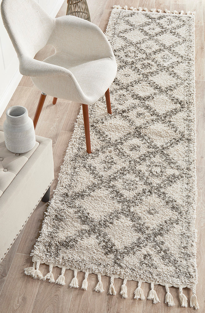 Saundra 33 Natural Runner Rug