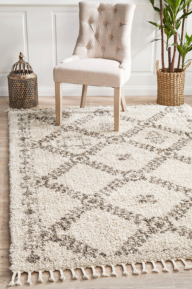 Saundra 33 Natural Rug