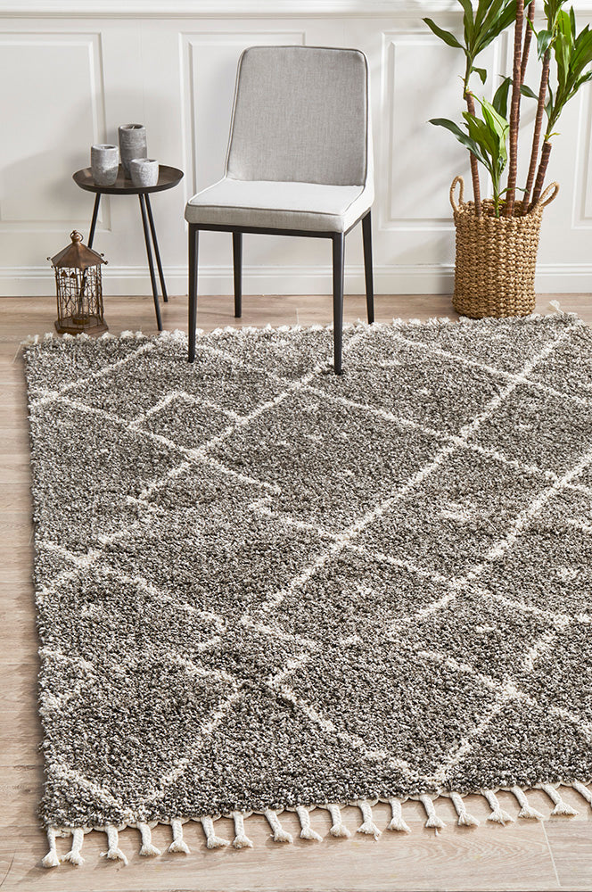 Saundra 44 Grey Rug