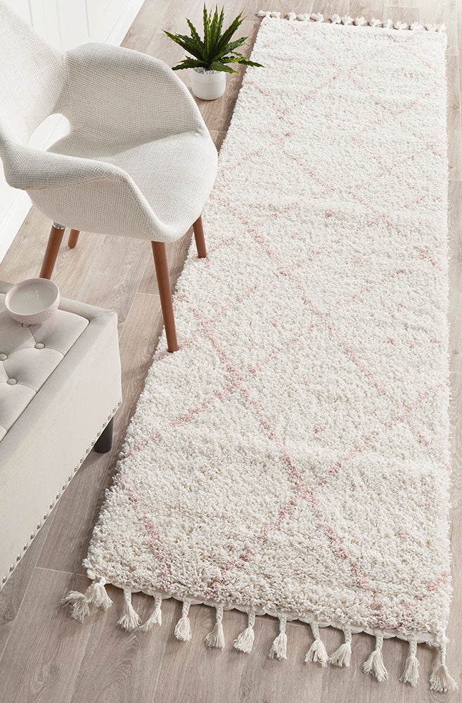 Saundra 44 Pink Runner Rug